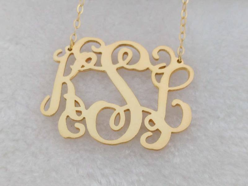 Gold Script Halskette, Monogramm Initial 4, 5 cm Rebe Schrift Typenschild Weihnachtsgeschenk von BackZeroDesign