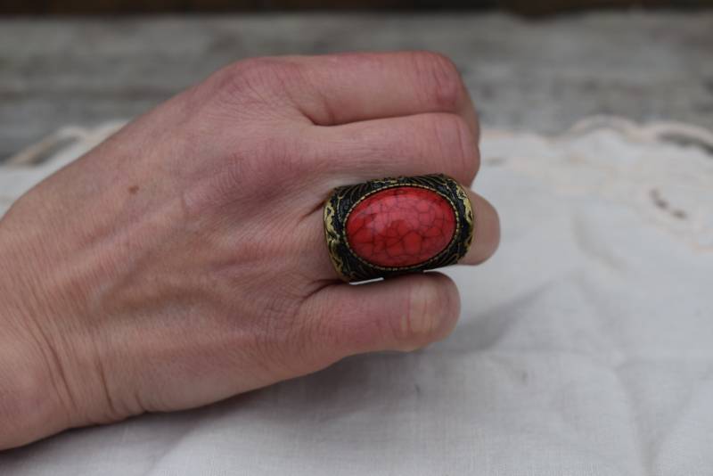 Vintage Messingring Mit Rotem Stein - Größe 9 Vintage Messingring Mit Rotem Stein - Größe 9 von BackinthepastShop