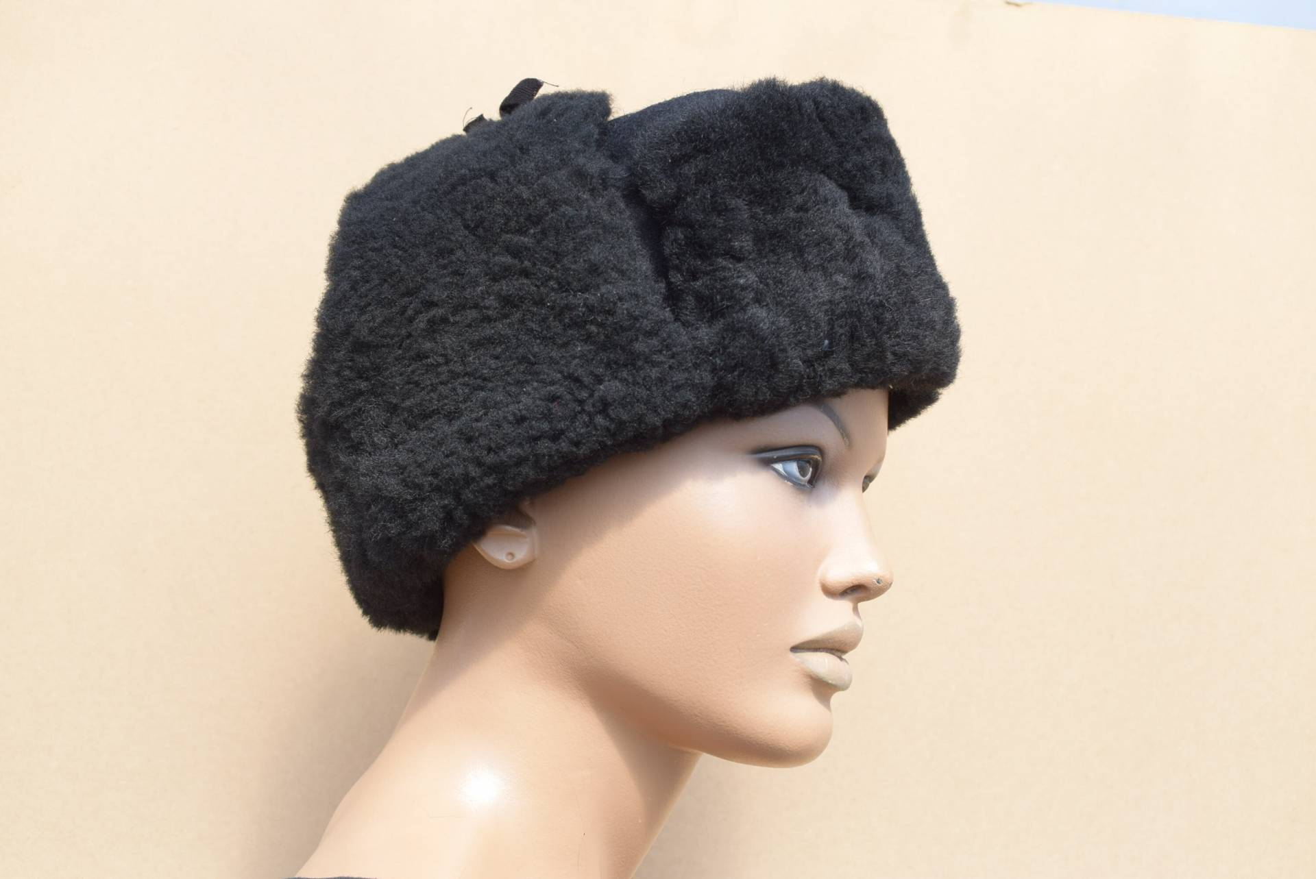 Vintage Schwarze Wintermütze Leder & Wolle, Ohrenklappen, Unisex | Um 1980 Vintage Schwarze Wintermütze Leder & Wolle, Ohrenklappen, Unisex | Um 1980 von BackinthepastShop