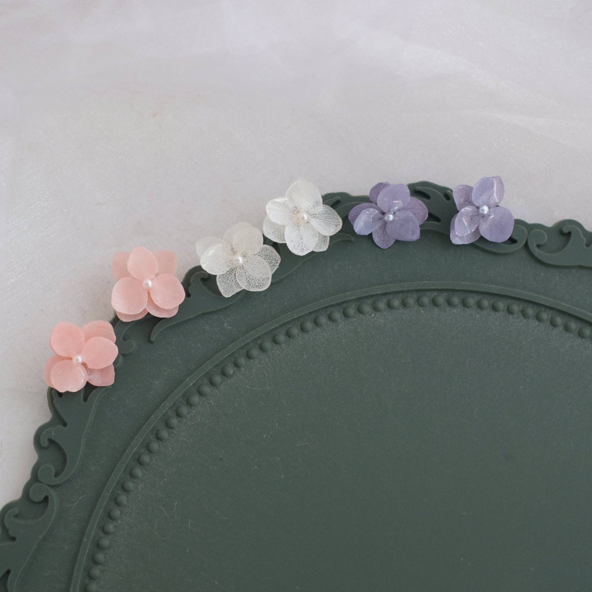 Handgefertigte Hortensie Ohrringe Getrocknete Blume Ohrstecker/Echte Ohrringe Handgemachte Handgefertigte Hortensie Ohrringe Getrocknete Blume Ohrstecker/Echte Ohrringe Handgemachte von BackyardAus