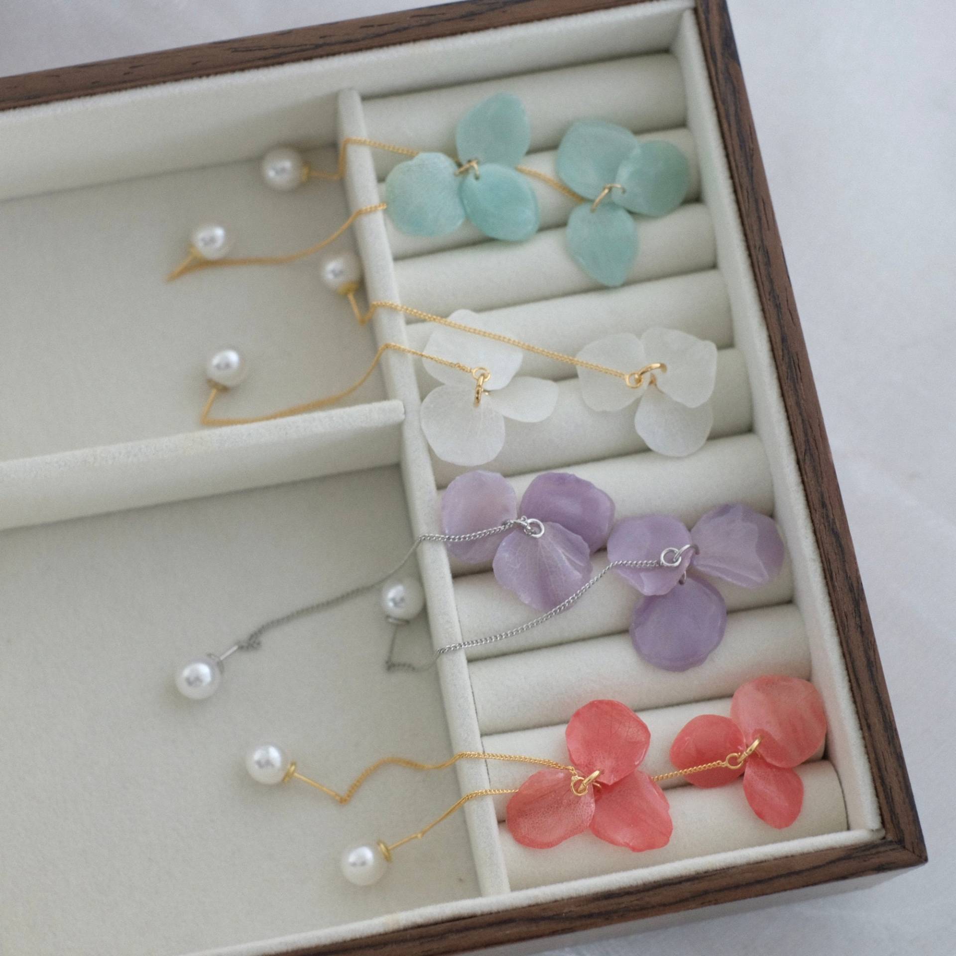 Handgefertigte Ohrringe/Handgemachte Ohrlinie Mit Hortensie Und Perle/ Handgemachte Ohrringe Konservierter Hortensie/Handgemachte Handgefertigte Ohrringe/Handgemachte Ohrlinie Mit Hortensie Und Perle/ Handgemachte Ohrringe Konservierter Hortensie/Handgemachte von BackyardAus