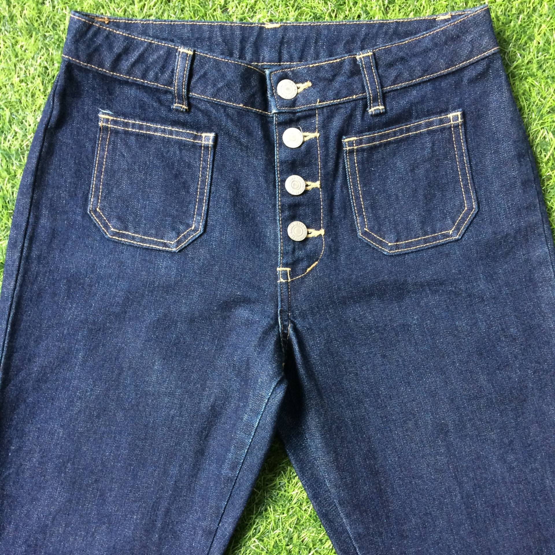 Größe 26 Vintage Sailor Jeans Breites Bein W26 L30 Belichtet Knopf Fly Jean Dark Wash Denim Made in Japan Taille 26" von BackyardFashion