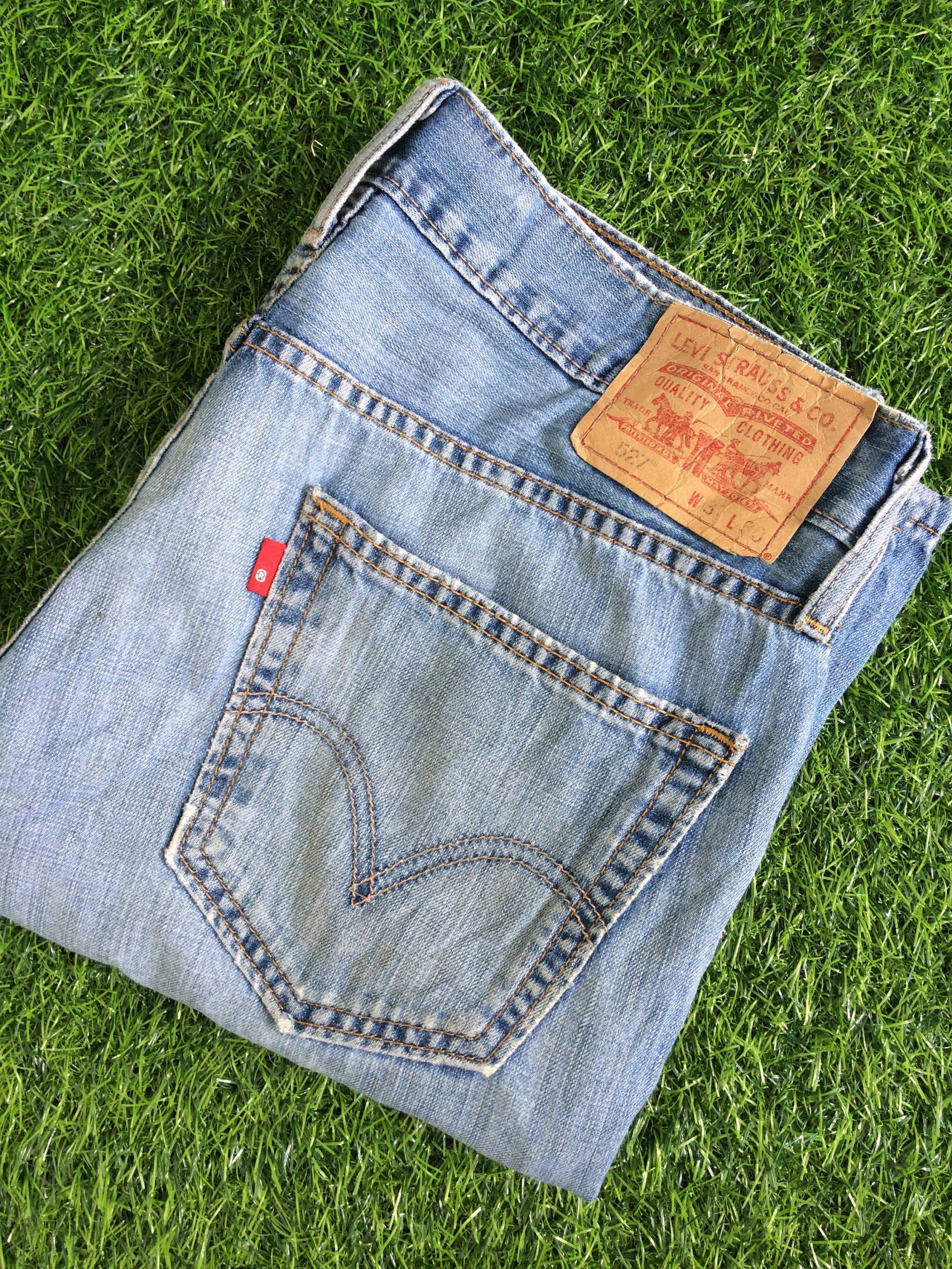 Größe 33 Vintage Distressed Levis 527 Bootcut Jeans W33 L31 Light Wash Denim Flared Leg Taille 33" von BackyardFashion