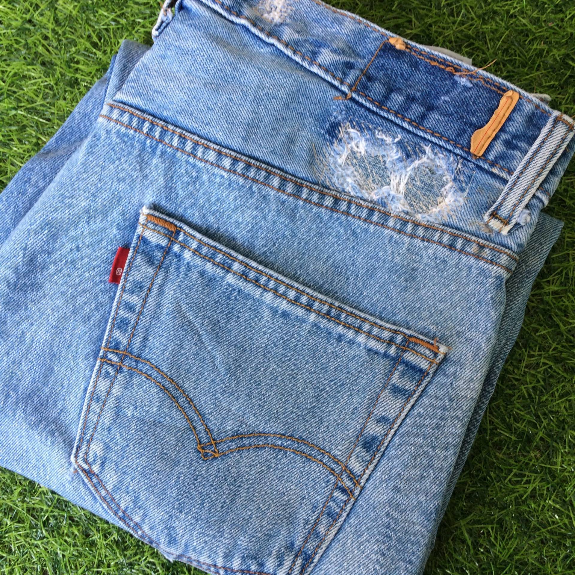 Größe 34 Vintage Distressed Levis 550 Jeans W34 L29 Light Wash Denim Relaxed Fit Made in Egypt Taille 34" von BackyardFashion