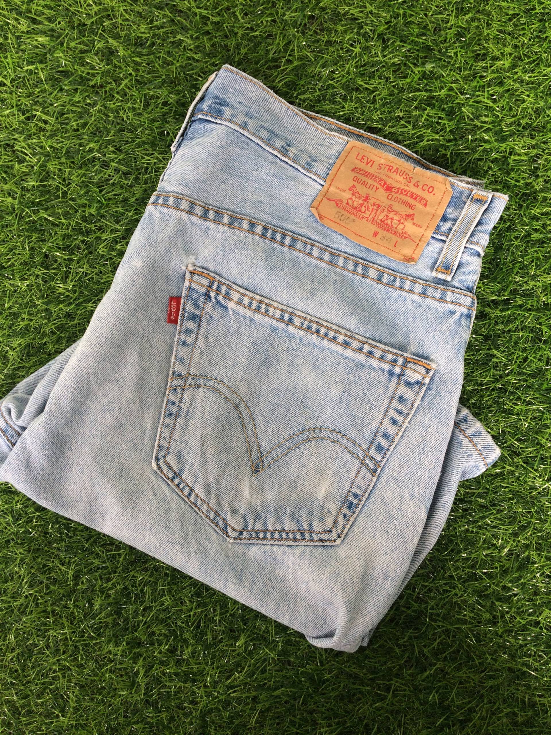 Größe 35 Levis 505 Short Jeans Regular Fit Shorts Made in Colombia Taille 35" von BackyardFashion