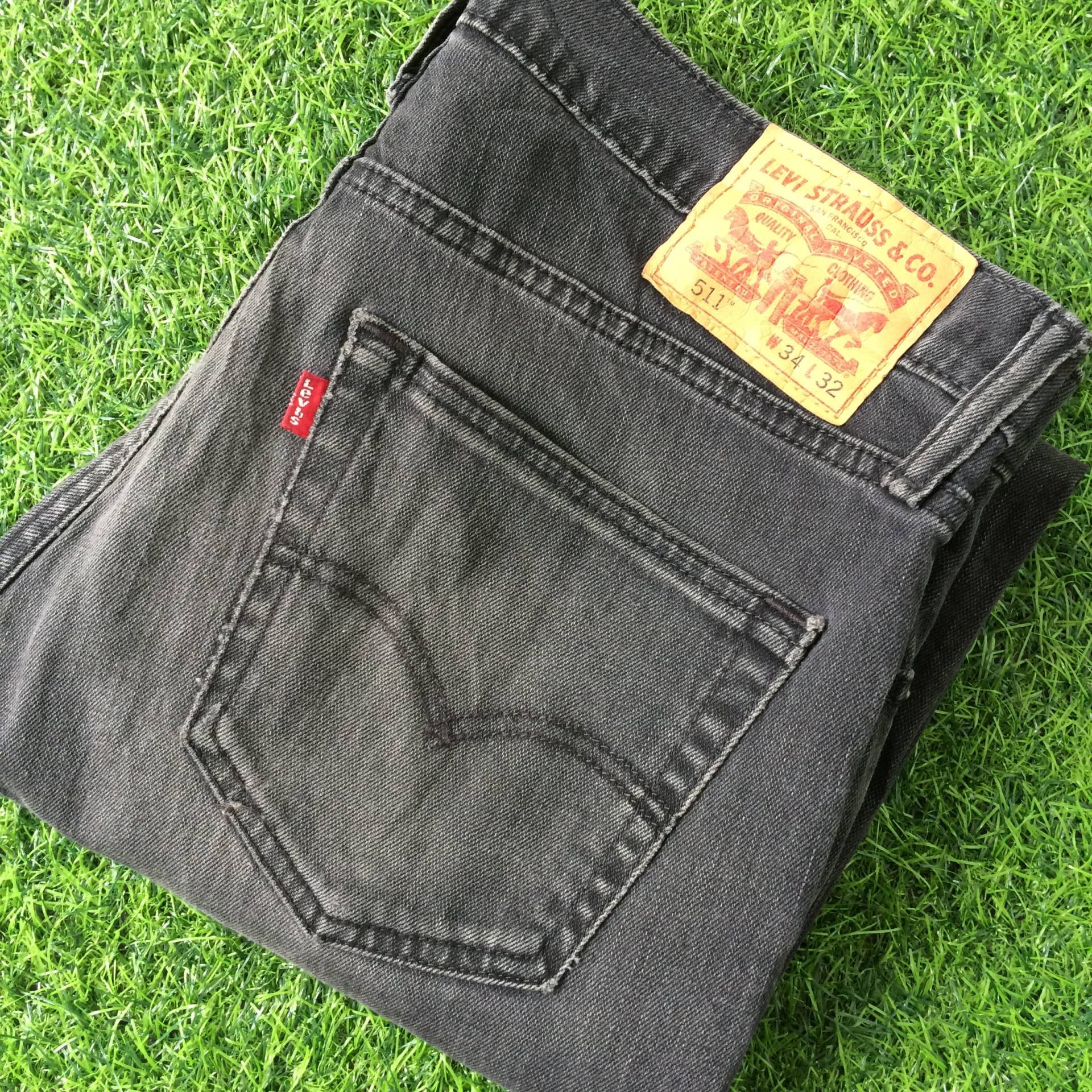 Größe 35 Vintage Distressed Levis 511 Slim Fit Jeans W35 L31 Schwarz Wash Denim Tapered Leg Taille 35" von BackyardFashion