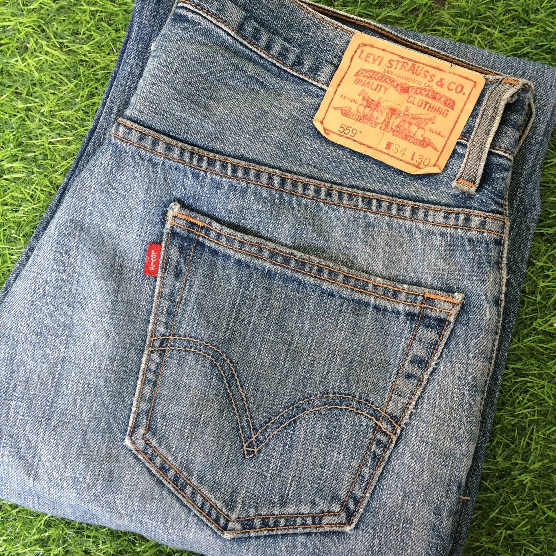 Größe 35 Vintage Distressed Levis 559 Jeans W35 L29 Light Wash Dirty Ripped Straight Leg Taille 35" von BackyardFashion