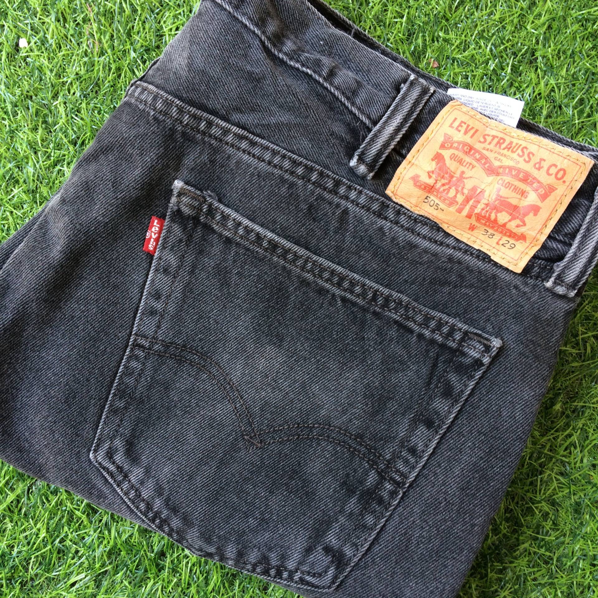 Größe 37 Vintage Distressed Levis 505 Plus Size Jeans W37 L27 Black Wash Denim Regular Fit Levi Taille 37" von BackyardFashion