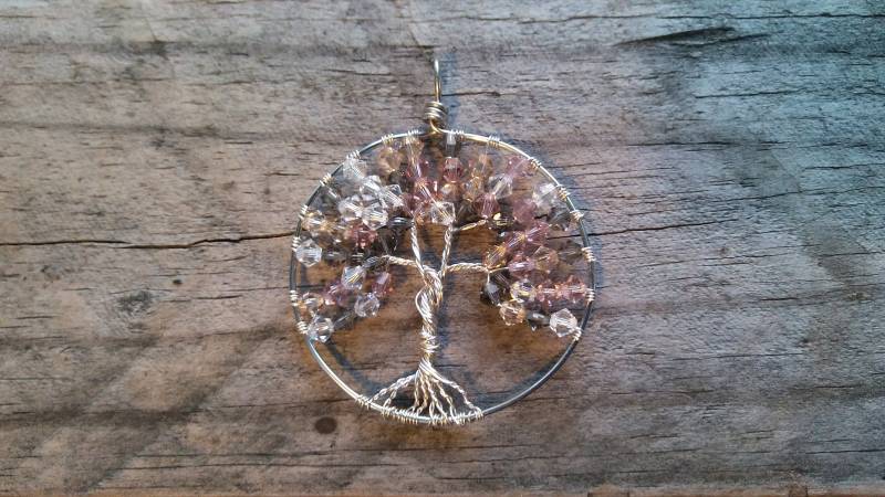 Baum Des Lebens-Anhänger Mit Swarovski-Kristallen von BaconsHCCreations