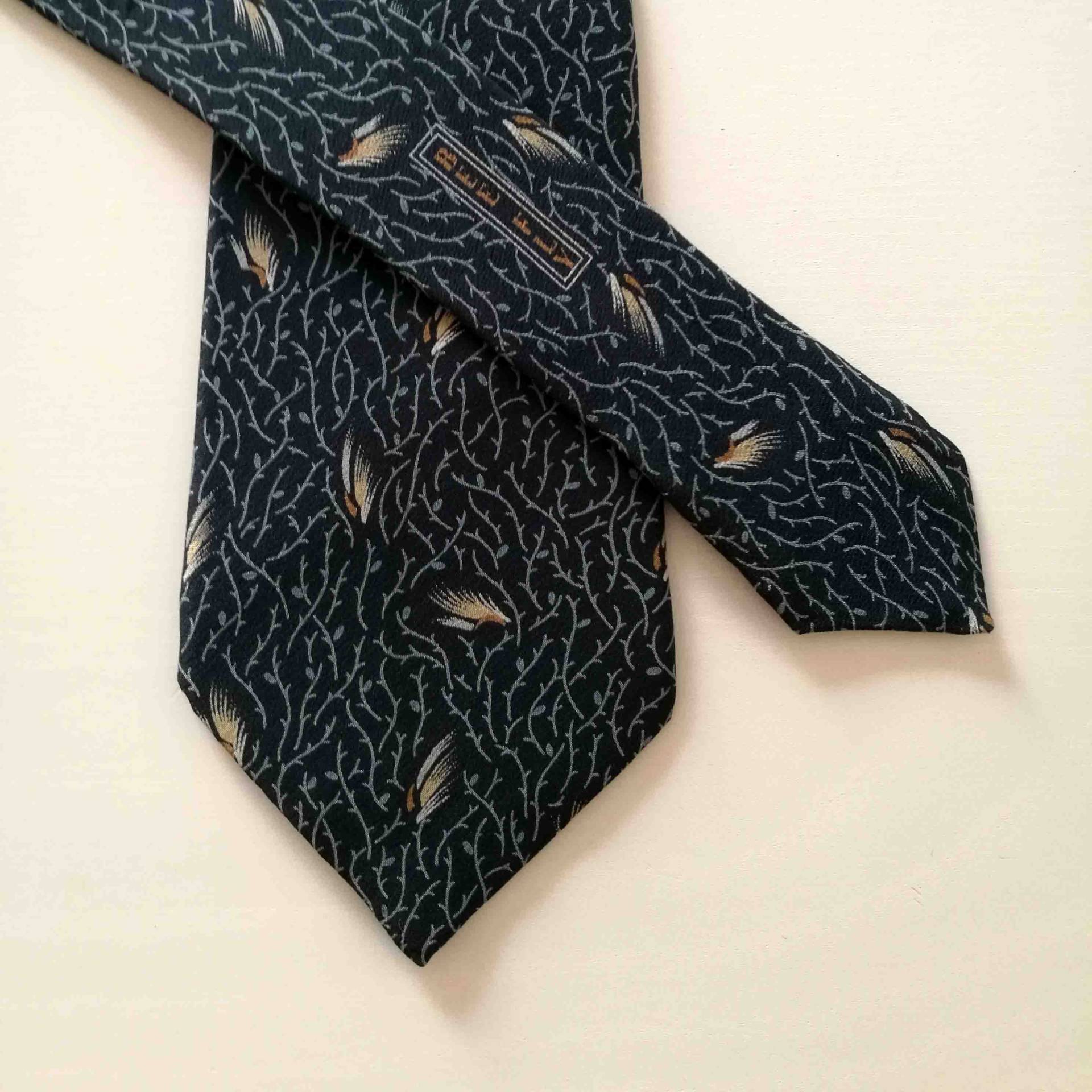 Krawatte Von Lanvin Paris, Vintage 80Er. Reine Seide. Muster Mit Stilisierten Goldenen Ranken Und Flügeln Auf Blauem Hintergrund. Flügel von Bacovintage