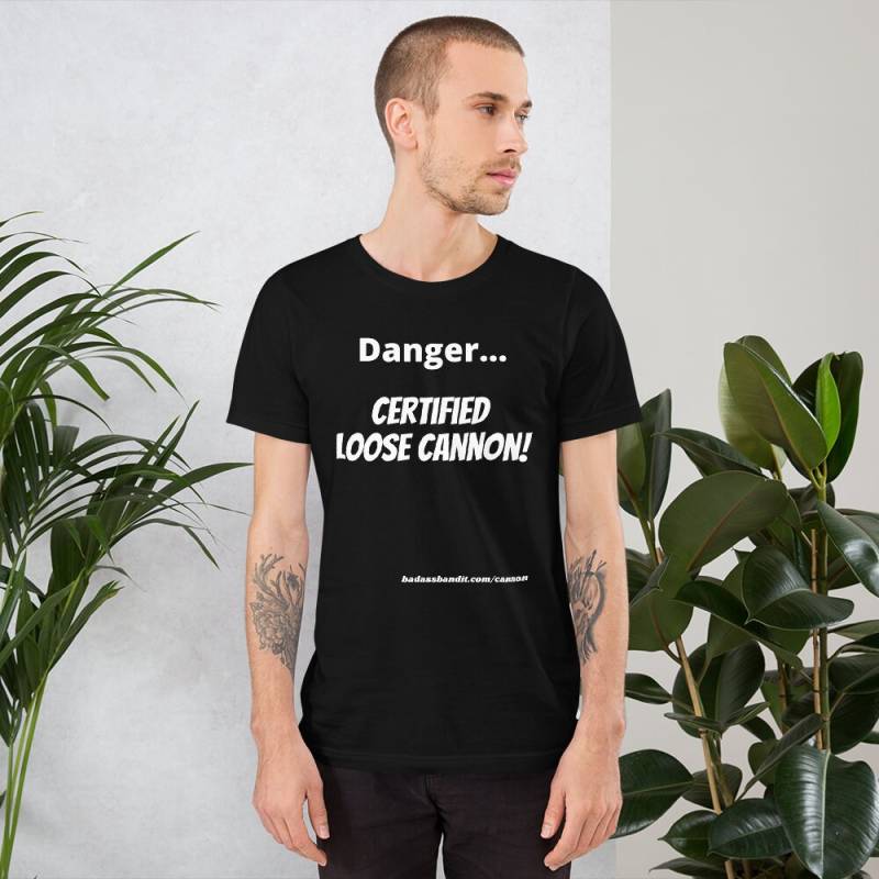 Gefahr Zertifizierte Lose Kanone Warnung Explodierende T-Shirt von BadAssBandit