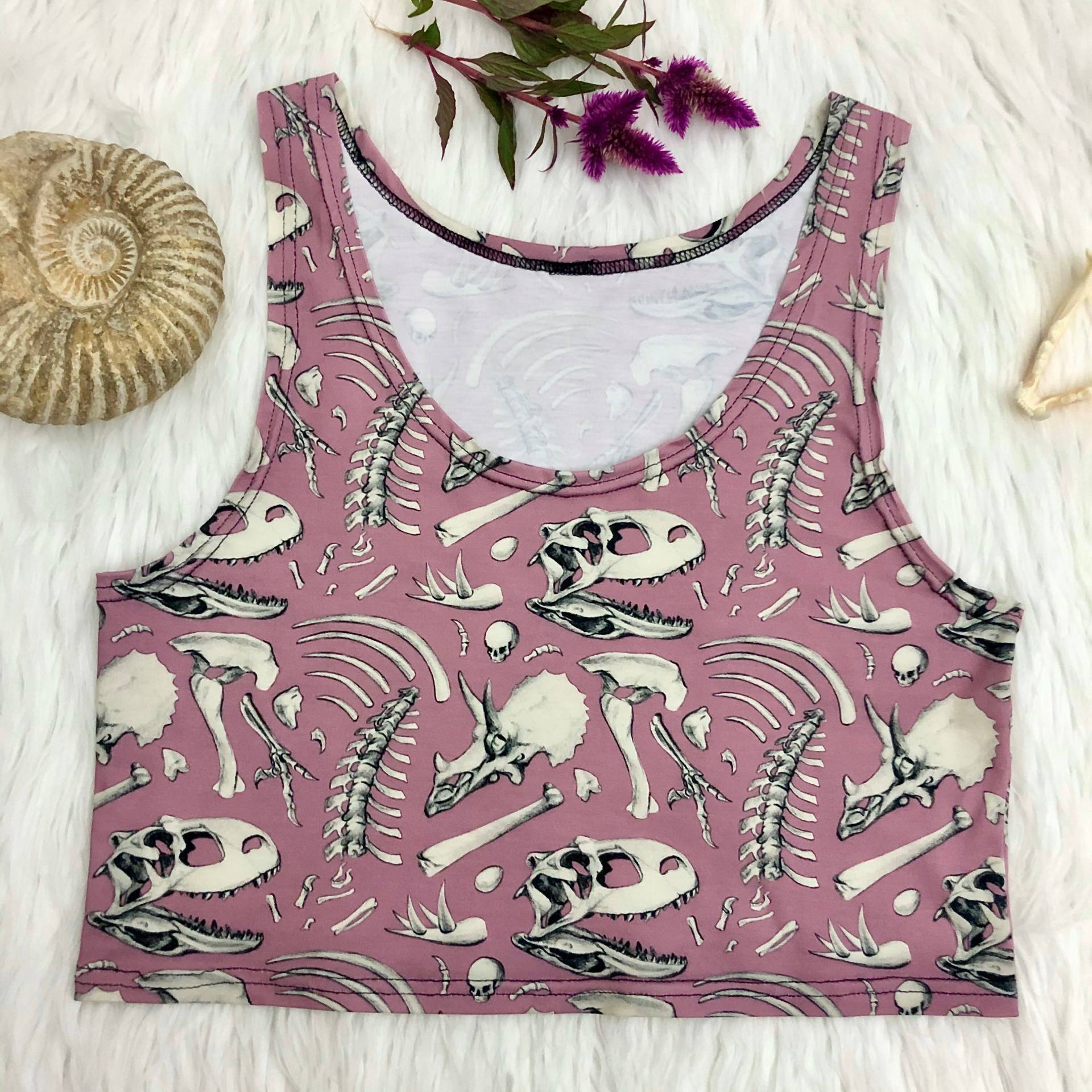Pinkes Dino Bones - Crop Top von BadBunnyShop