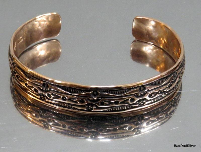 Hand Gestempelt, 9/16" Breit, Größe, Gewölbt, Gehämmert, Kupfer-Armreif, Medium Hand Gestempelt, 9/16" Breit, Größe, Gewölbt, Gehämmert, Kupfer-Armreif, Medium von BadDadSilver