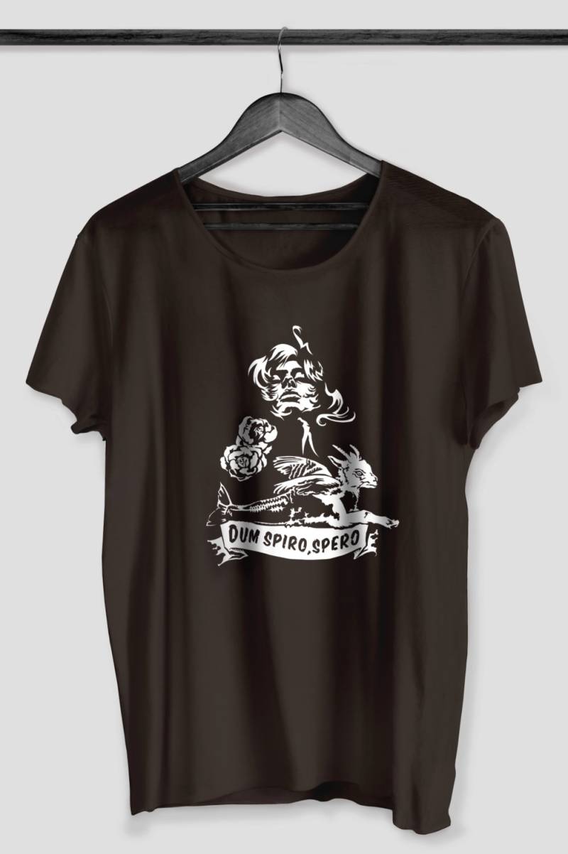 Dum Spiro, Spero Handgemachtes T-Shirt Dum Spiro, Spero Handgemachtes T-Shirt von BadTasteFactory