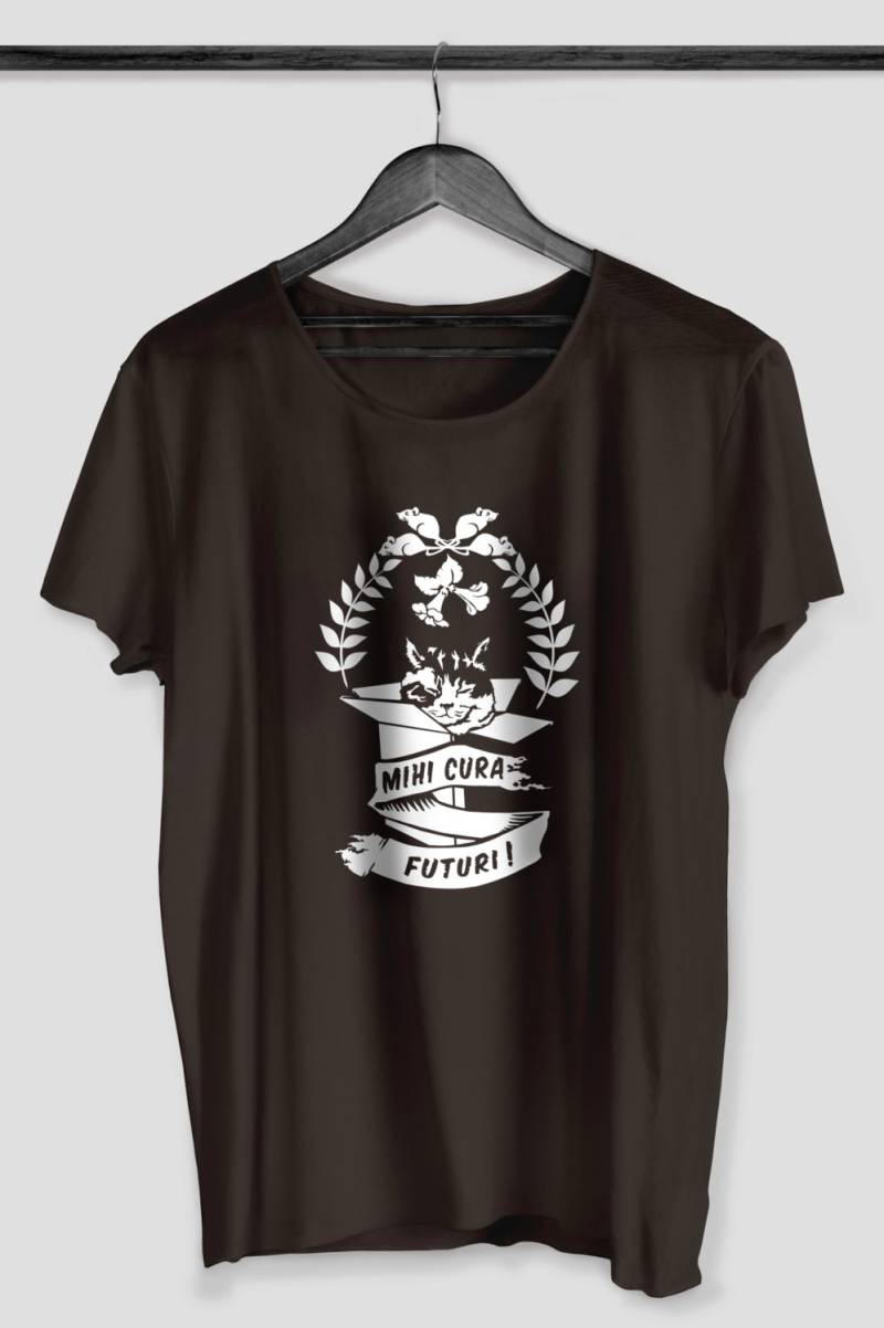 Mihi Cura Futuri Handgemachtes T-Shirt Mihi Cura Futuri Handgemachtes T-Shirt von BadTasteFactory