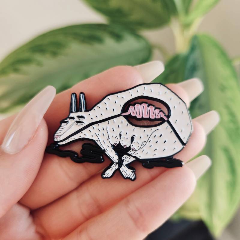 Emaille Pin Sekunden | Weirdcore Katze Emaille Pin Schräge Anstecknadel Gruselig Geschenke Surreale Kunst Seltsames Trippy Eingeweide von BadTaxidermyPrints