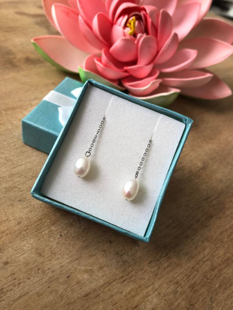 Einfädler Kettenohrringe, Perlenohrringe, Lange Brautjungfer Geschenk, Baumeln Ohrringe, Hochzeitsschmuck, Zierliche Ohrringe von BadassjewelryToronto