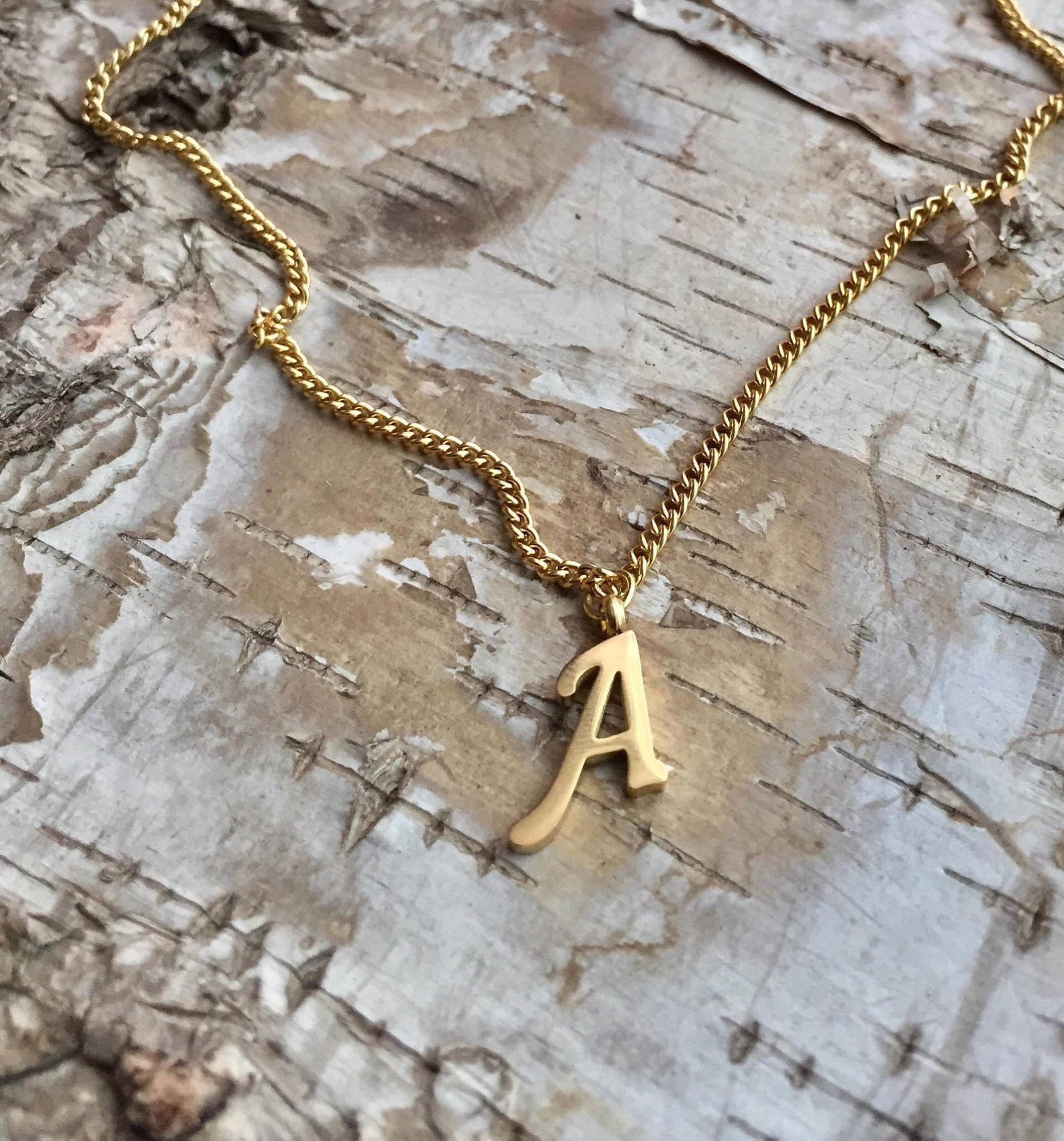 Erste Halskette, Monogramm Buchstabe A, Name Brief Zierliche Perle Geschenk Für Sie, Personalisiertes von BadassjewelryToronto