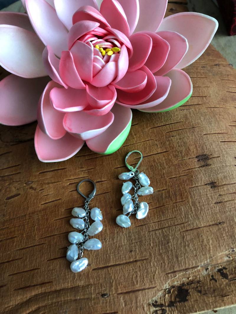 Hochzeit Perle Ohrringe, Cluster Brautjungfern Geschenk, Perlenohrringe, Brautschmuck, Baumeln von BadassjewelryToronto