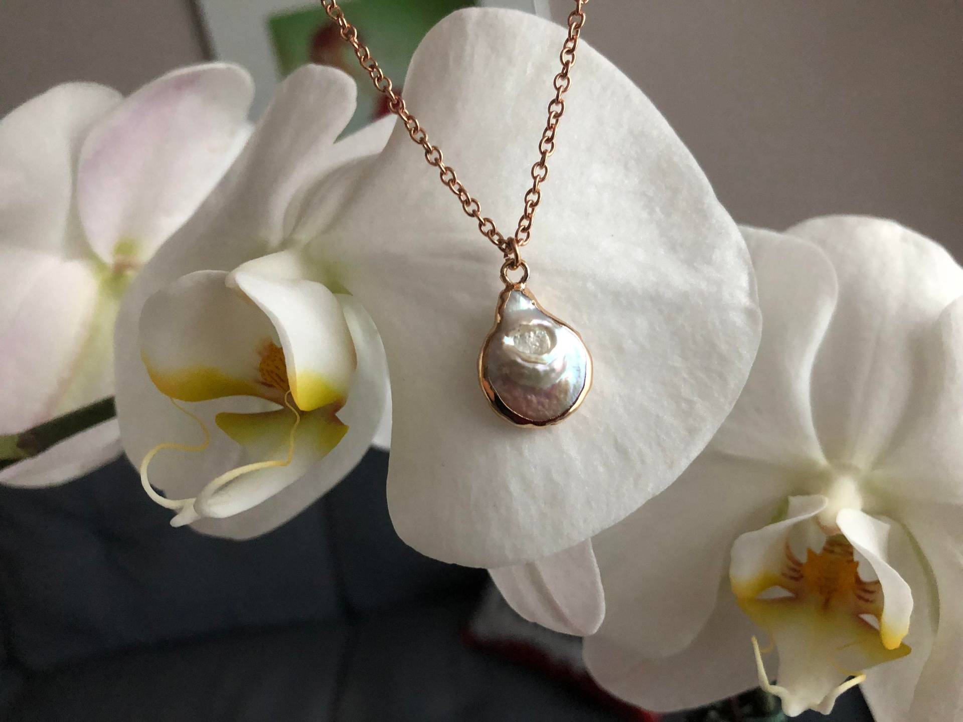Perlenkette, Süßwasserperle, Floating Perle, Brautjungfern Geschenk, Eine Brautschmuck, Zierlicher Schmuck Perlenkette, Süßwasserperle, Floating Perle, Brautjungfern Geschenk, Eine Brautschmuck, Zierlicher Schmuck von BadassjewelryToronto