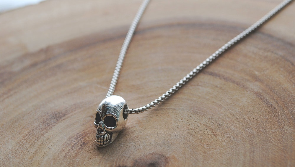 Schädel-Schmuck, Menschliche Schädel Halskette, Mens Skull Für Frauen, Schmuck Männer, Gothic Schmuck, Piratenschmuck, Damen von BadassjewelryToronto