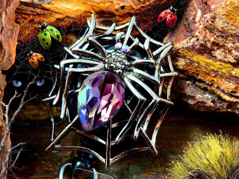 Crystal Spider Badge Reel - Einziehbarer Ausweishalter Aus Strass Für Krankenschwestern Und Pflegekräfte Crystal Spider Badge Reel - Einziehbarer Ausweishalter Aus Strass Für Krankenschwestern Und Pflegekräfte von BadgeAlleybyGerAnne