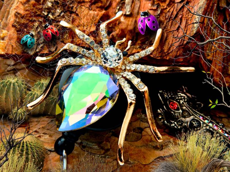 Halloween Badge Clip - Strass Spinne Einziehbarer Ausweishalter Für Krankenschwestern & Pflegekräfte Halloween Badge Clip - Strass Spinne Einziehbarer Ausweishalter Für Krankenschwestern & Pflegekräfte von BadgeAlleybyGerAnne