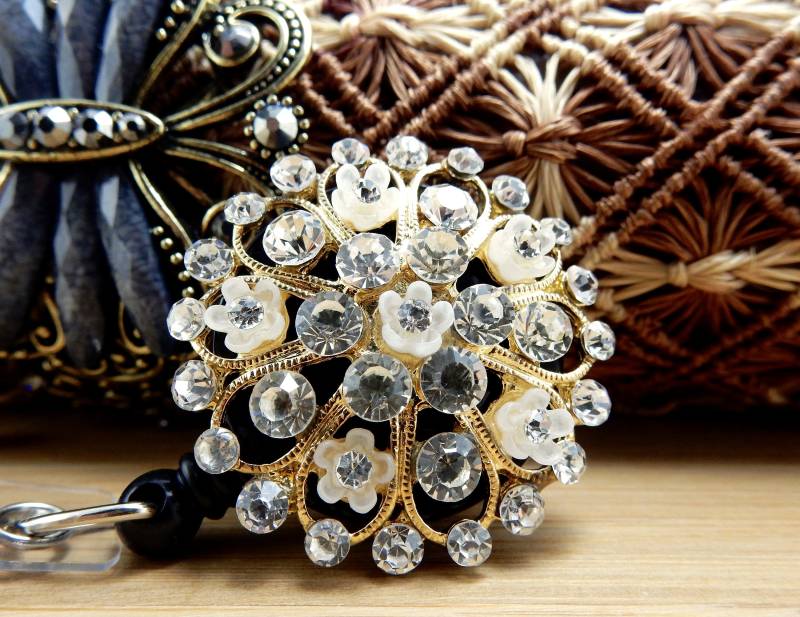 Hübsche Strass Ausweisrolle, Einziehbarer Ausweishalter, Krankenpflege-Abschlussgeschenk, Krankenschwestern Geschenk, Ausweisclip Hübsche Strass Ausweisrolle, Einziehbarer Ausweishalter, Krankenpflege-Abschlussgeschenk, Krankenschwestern Geschenk, Ausweisclip von BadgeAlleybyGerAnne