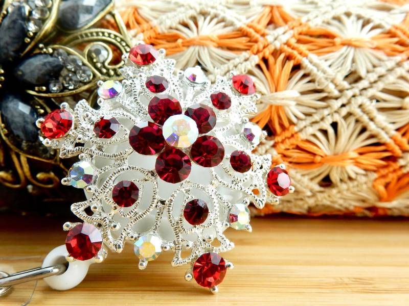 Schneeflocken-Abzeichen-Rolle, Strass-Schneeflocke-Abzeichenhalter, Einziehbare Badge-Clips, Weihnachtsgeschenk Für Krankenschwester, Arzt, Relist von BadgeAlleybyGerAnne