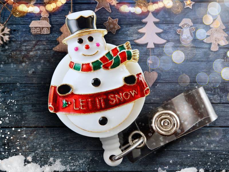 Schneemann Ausweisrolle - Festlicher Einziehbarer Ausweishalter, Weihnachtsgeschenk Krankenschwester von BadgeAlleybyGerAnne