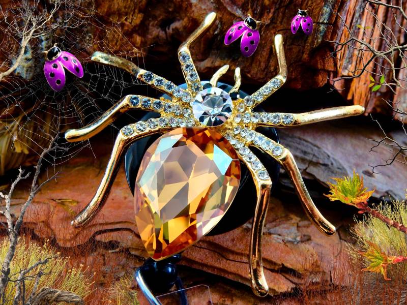 Spinnen-Ausweishalter - Halloween Strass Einziehbarer Ausweishalter Für Krankenschwestern, Ärzte Oder Büroangestellte von BadgeAlleybyGerAnne