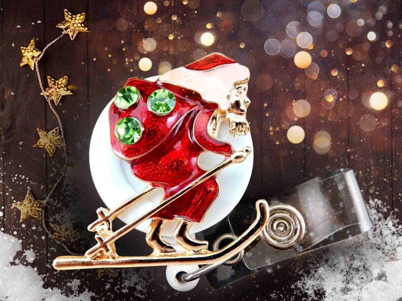 Weihnachten Abzeichen Reels Krankenschwester - Skiing Santa Strass Einziehbare Ausweishalter von BadgeAlleybyGerAnne