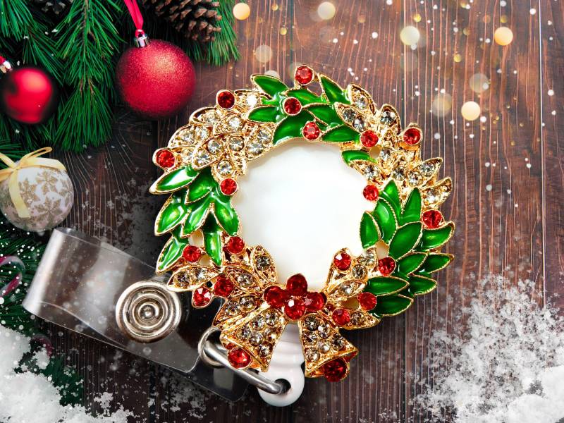 Weihnachten Namensschild Reel - Kranz Strass Einziehbarer Ausweishalter Für Krankenschwester Oder Büroangestellte von BadgeAlleybyGerAnne