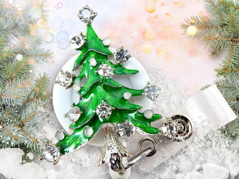 Weihnachten Namensschild Reel - Weihnachtsbaum Strass Versenkbarer Ausweishalter Für Krankenschwestern von BadgeAlleybyGerAnne
