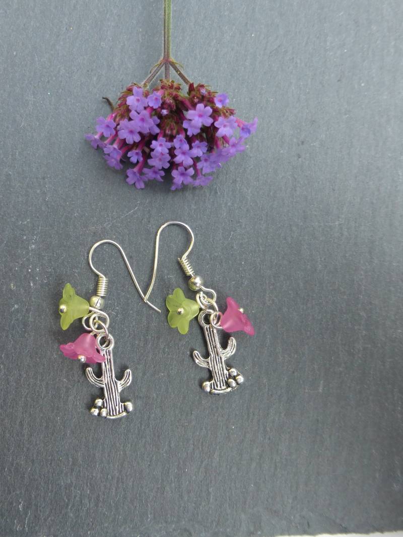 Kaktus-Tropfen-Ohrringe von BadgerstoBirds