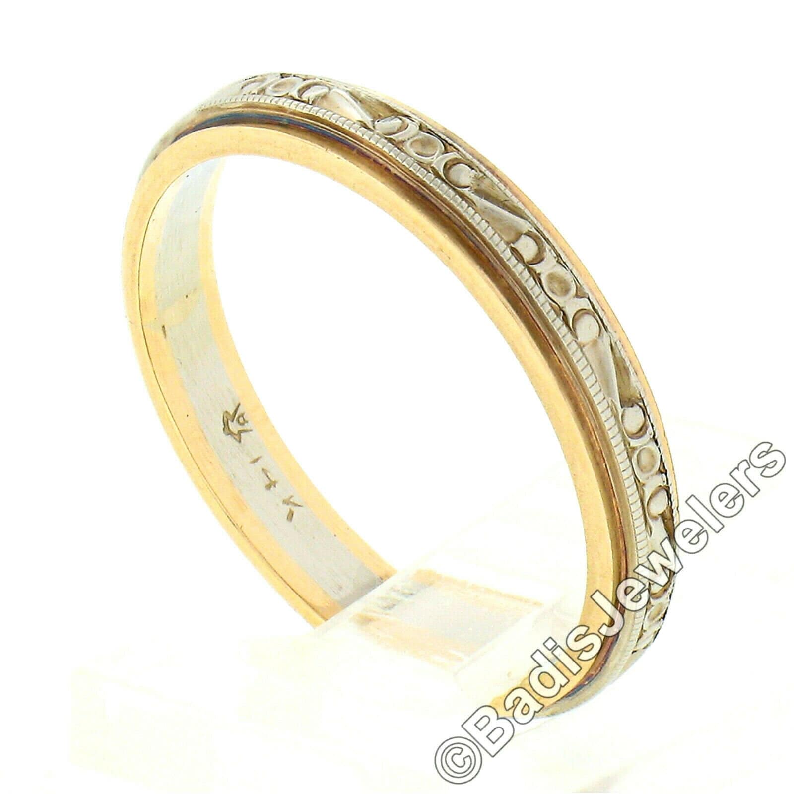 Antiker 14K Zweifarbiger Gold Erhabener &geschnitzter Mittelring Mit Milgrain Eternity Stapelbarer Bandring Original Finish Und Patina Konserviert von BadisJewelers