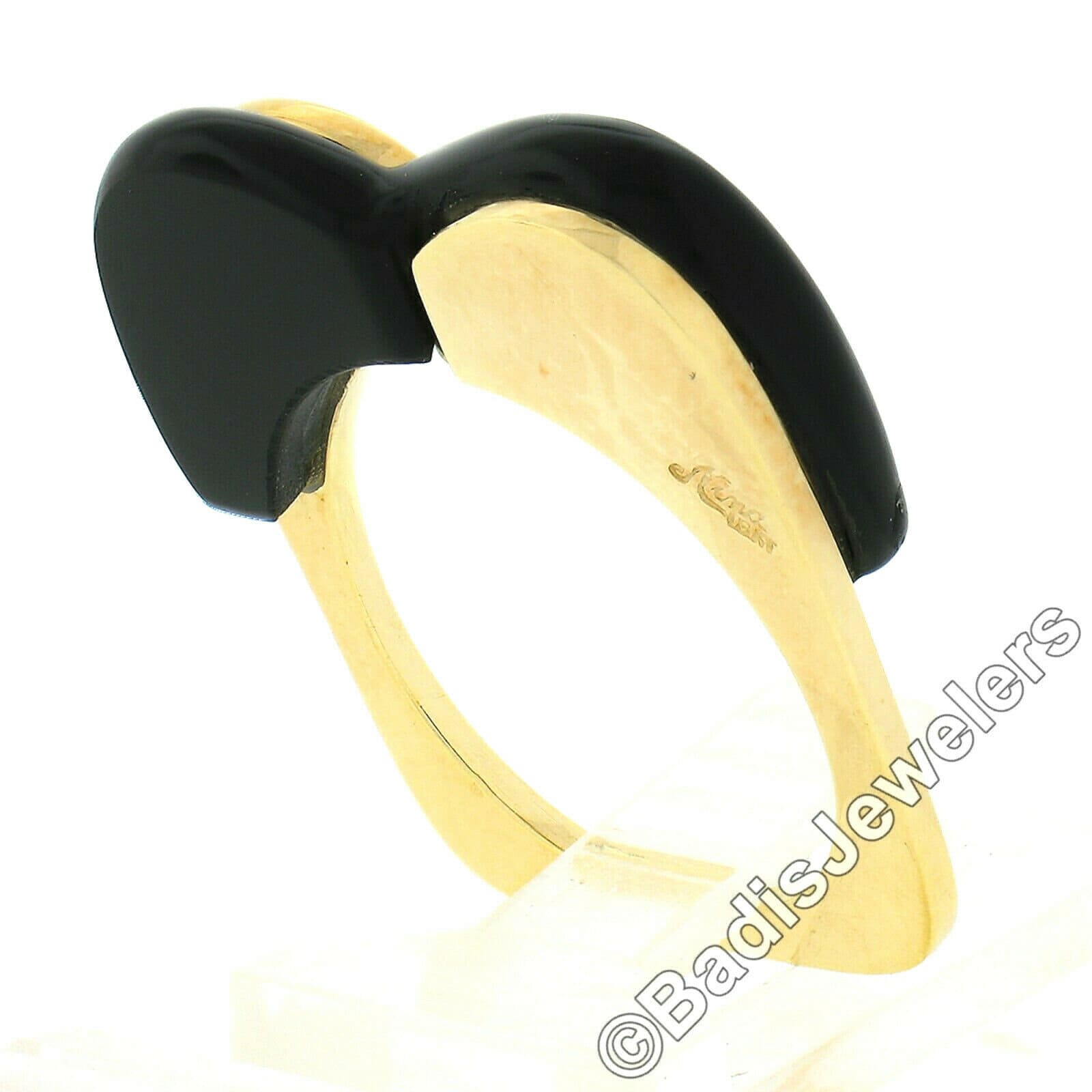 Designerin Nina Unikat 18K Gelbgold Custom Cut Schwarz Onyx Poliert Herzförmiger Bypass Band Ring Mit Original Patina Konserviert von BadisJewelers