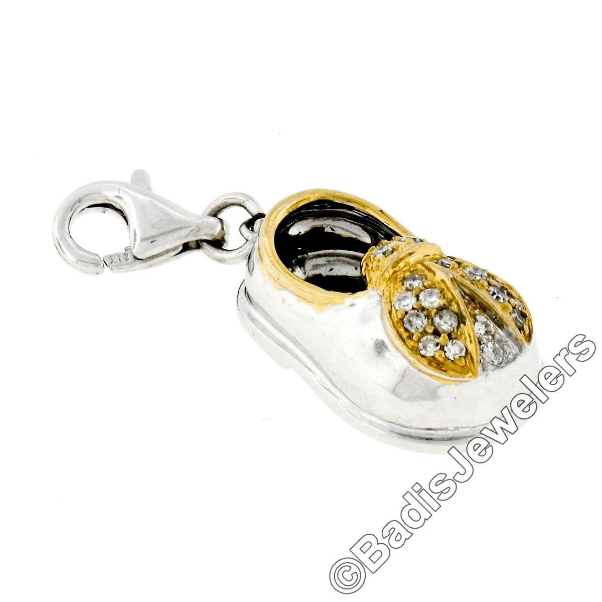 Nachlass 14K Zweifarbig Gelb Und Weiß Gold .18Ctw Diamant Lady Bug Baby Glücksschuh Charm Hummer Verschluss Anhänger in Exellent Zustand von BadisJewelers