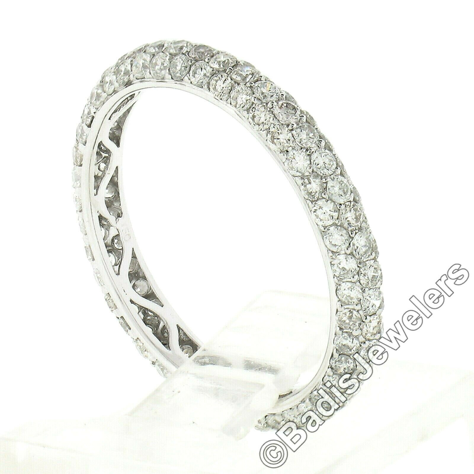 Nachlass 18K Weißgold 1, 75Ctw Rund Brillant Pave Diamant 3mm Gewölbt 3 Reihig Eternity Stapelbarer Ehering in Ausgezeichnetem Zustand von BadisJewelers