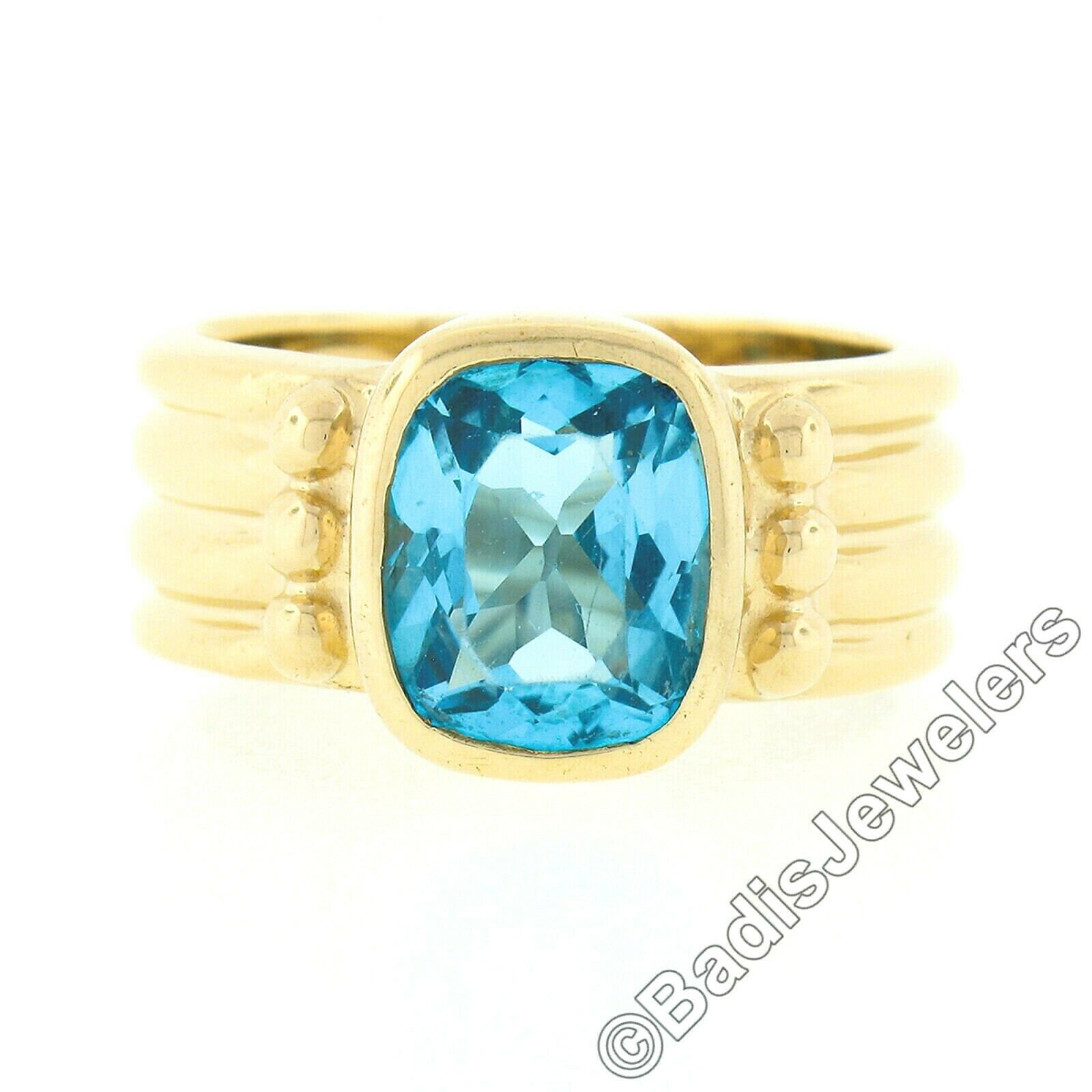 Nachlass Elegantes 14K Gelbgold 3, 50Ctw Lünette Set Kissenausschnitt Blautopas Solitär Poliert Breit Band Ring in Ausgezeichnetem Zustand von BadisJewelers