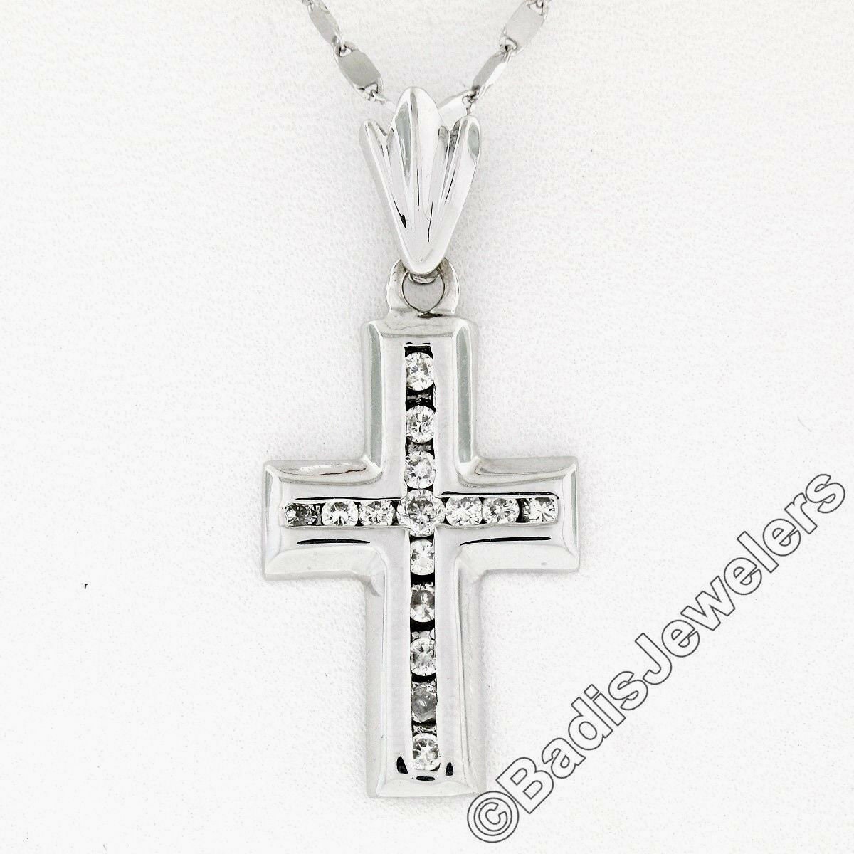 Neu Wunderschöner 14K Weißgold .60Ct Rund Brillantschliff Channel Set Diamant Kreuz Anhänger An 16" Ausgefallener Flacher Bar Kette Halskette von BadisJewelers