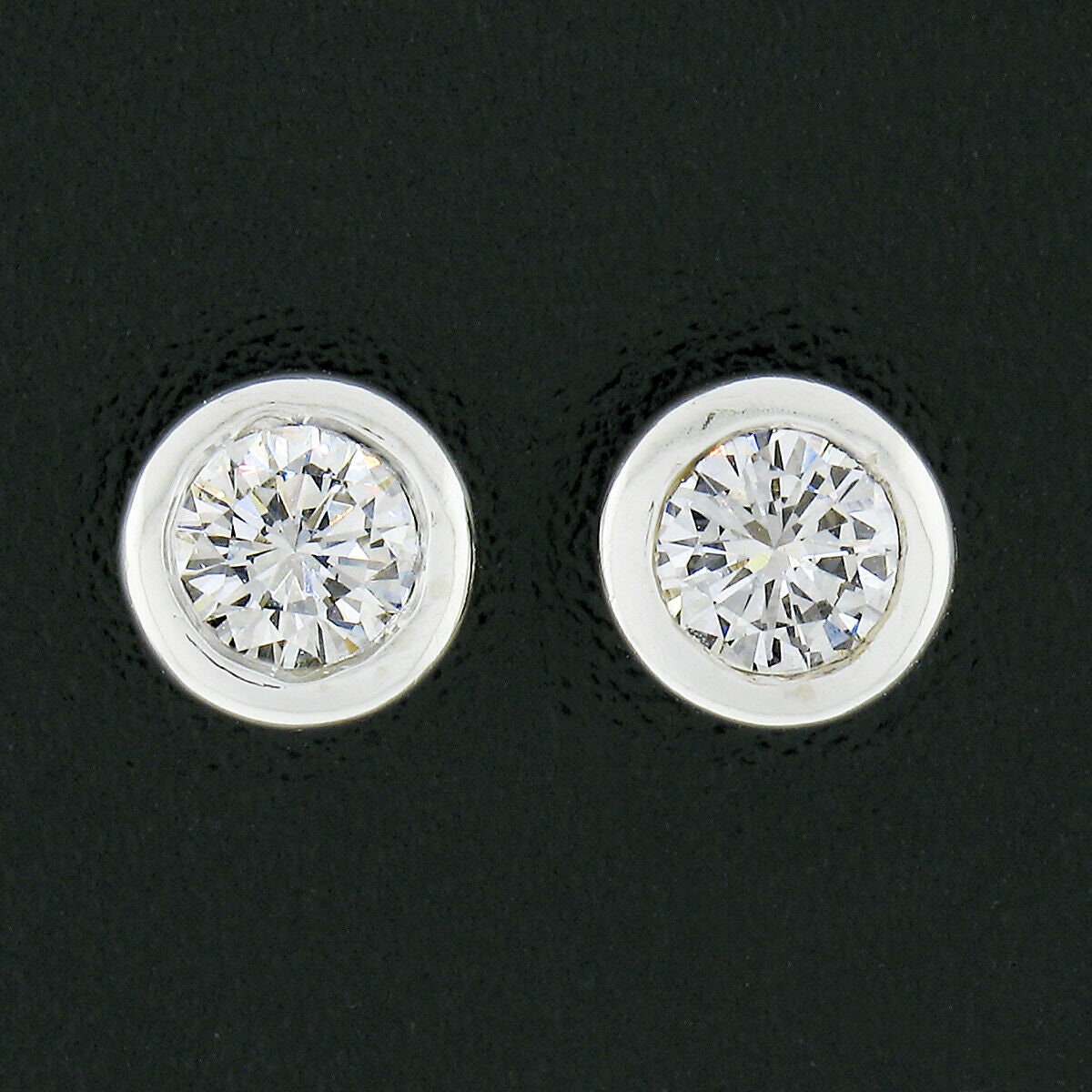 Neue Classy 14K Weißgold 0, 44Ctw Martini Lünette Set Runde Brillante Diamant Ohrstecker Mit Schmetterling Verschlüsse Sit Flush Auf Dem Ohr von BadisJewelers