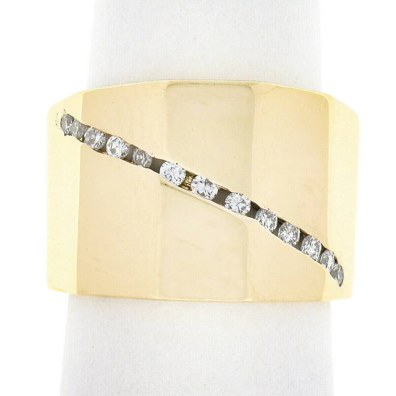 Vintage 14K Gelbgold Facettierter Geschliffener Breiter Bandring Mit 0, 26Ctw Diagonal Runder Brillantschliff Channel Set Diamant in Ausgezeichnetem von BadisJewelers