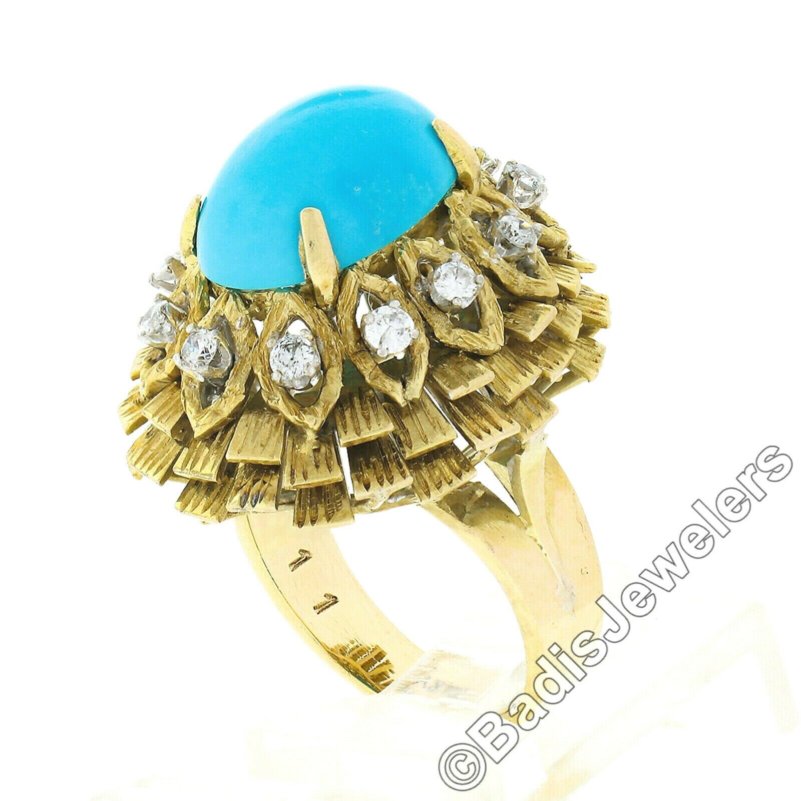 Vintage 14K Gelbgold Oval Cabochon Türkis Solitär Mit 0, 36Ctw Rund Diamant Strukturiert Layered Cocktail Ring Original Patina von BadisJewelers