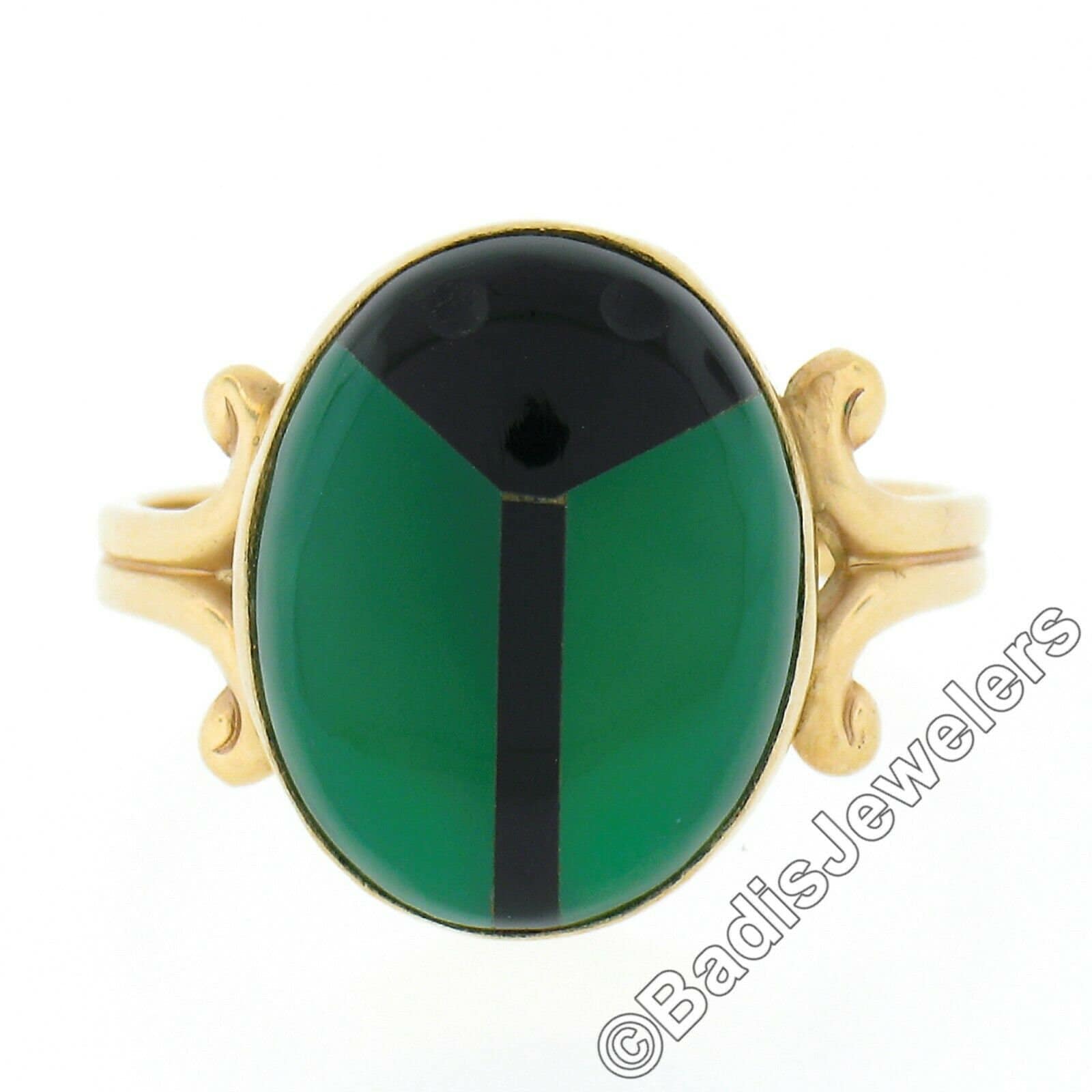 Vintage 14K Gelbgold Ovale Einlage Chrysopras & Schwarzer Onyx Skarabäus Käfer Ring Mit Split Shank Und Original Patina Konserviert von BadisJewelers