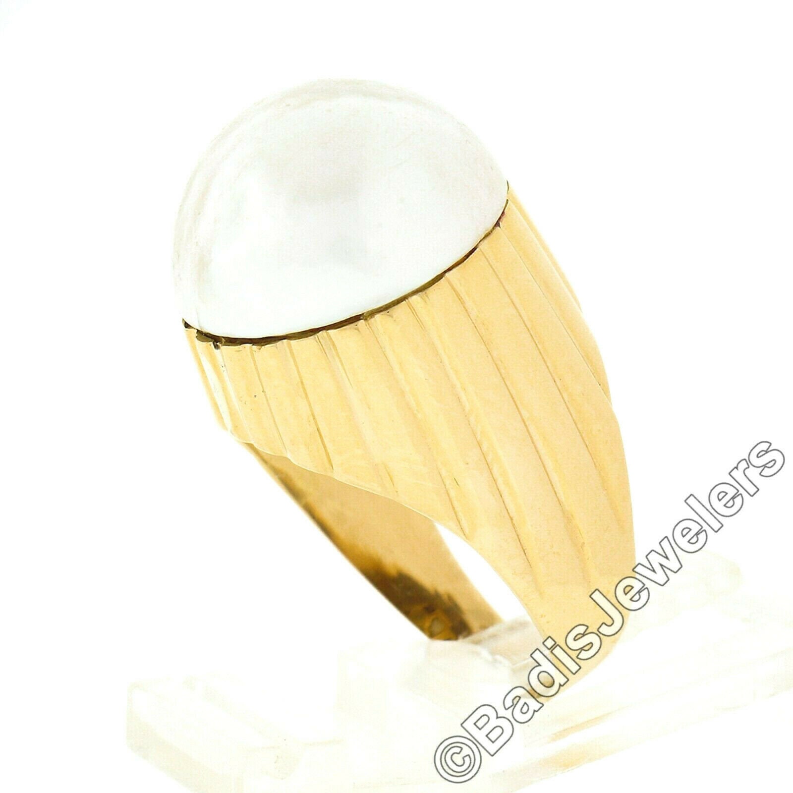 Vintage 18K Gelbgold 16, 3mm Mabe Perle Solitär Mit Gutem Lüster Poliert Geschliffener Statement Cocktail Ring in Ausgezeichnetem Zustand von BadisJewelers