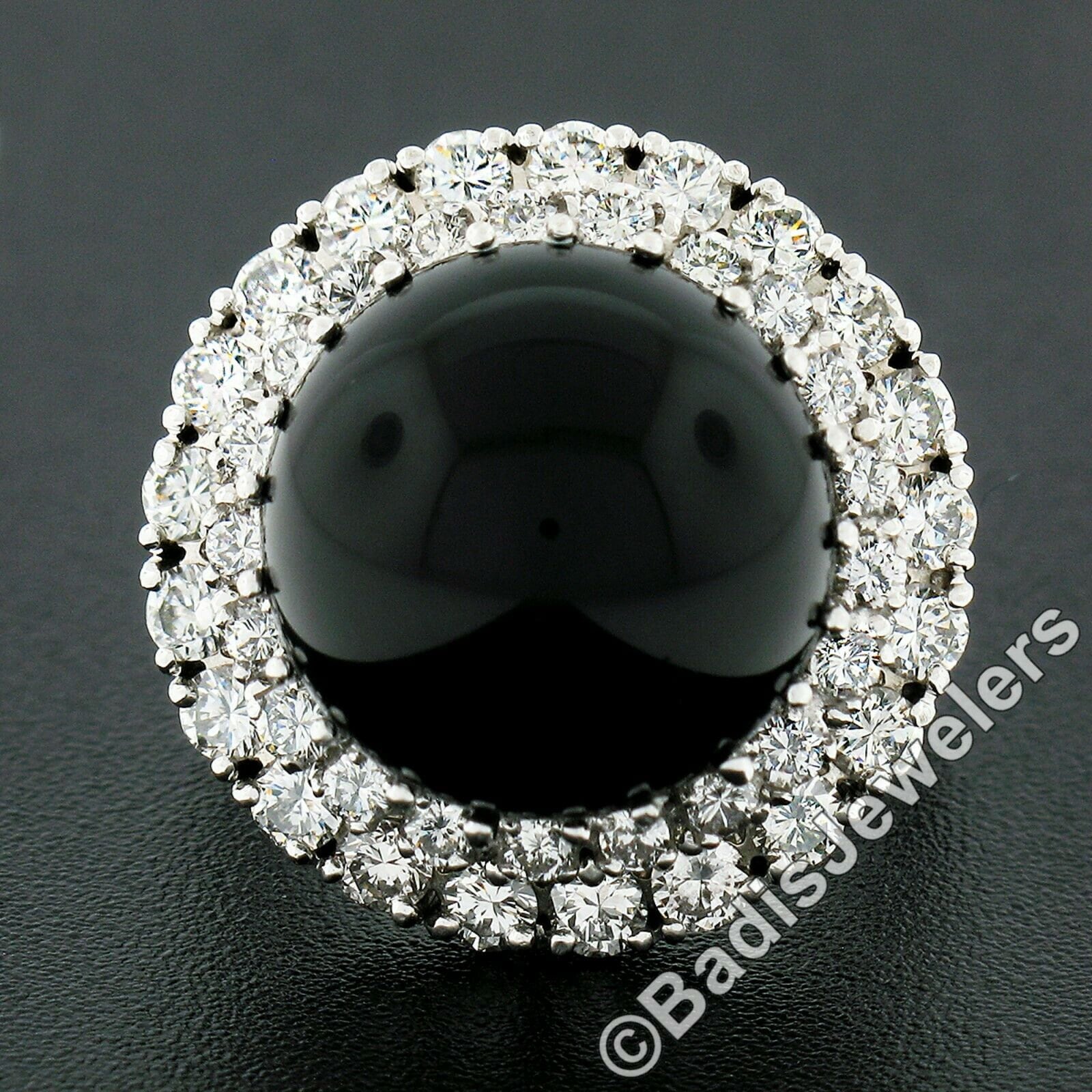 Vintage 18K Weißgold Rund Cabochon Black Onyx Mit 2.0Ctw Diamant Dual Halo Großer Statement Cocktail Ring in Ausgezeichnetem Zustand von BadisJewelers