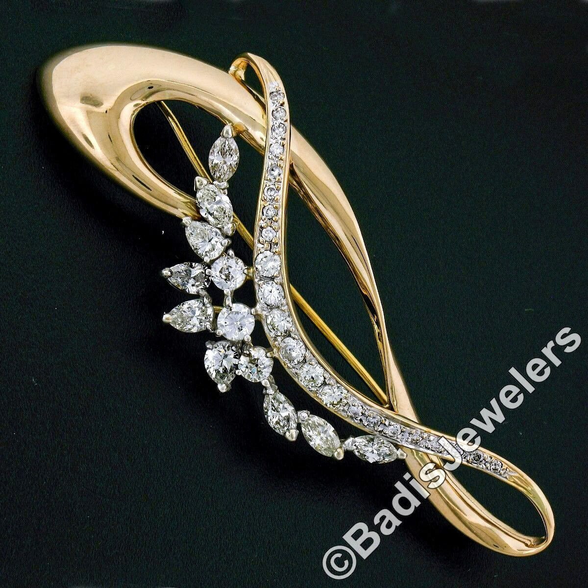 Vintage 18K Zweifarbige Gelb - Und Weißgold 3.34Ctw Marquise Pear & Runde Zinke Mit Pave Set Diamant Open Pin Brosche in Ausgezeichnetem Zustand von BadisJewelers