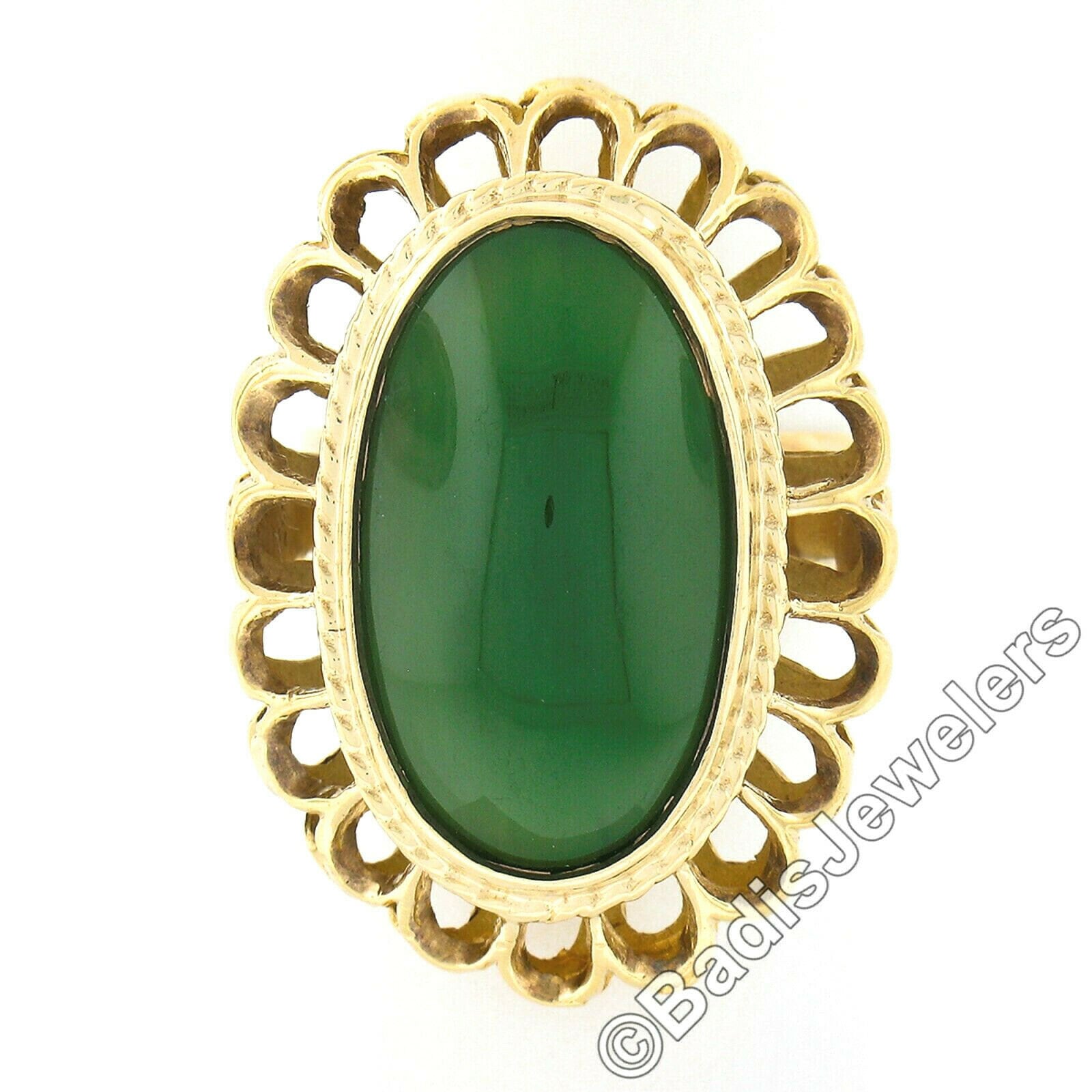 Vintage Britisch 9K Gelbgold Große Oval Cabochon Fassung Set Jade Solitaire Mit Gedrehten Draht & Offener Gebogener Rahmen Cocktail Ring von BadisJewelers