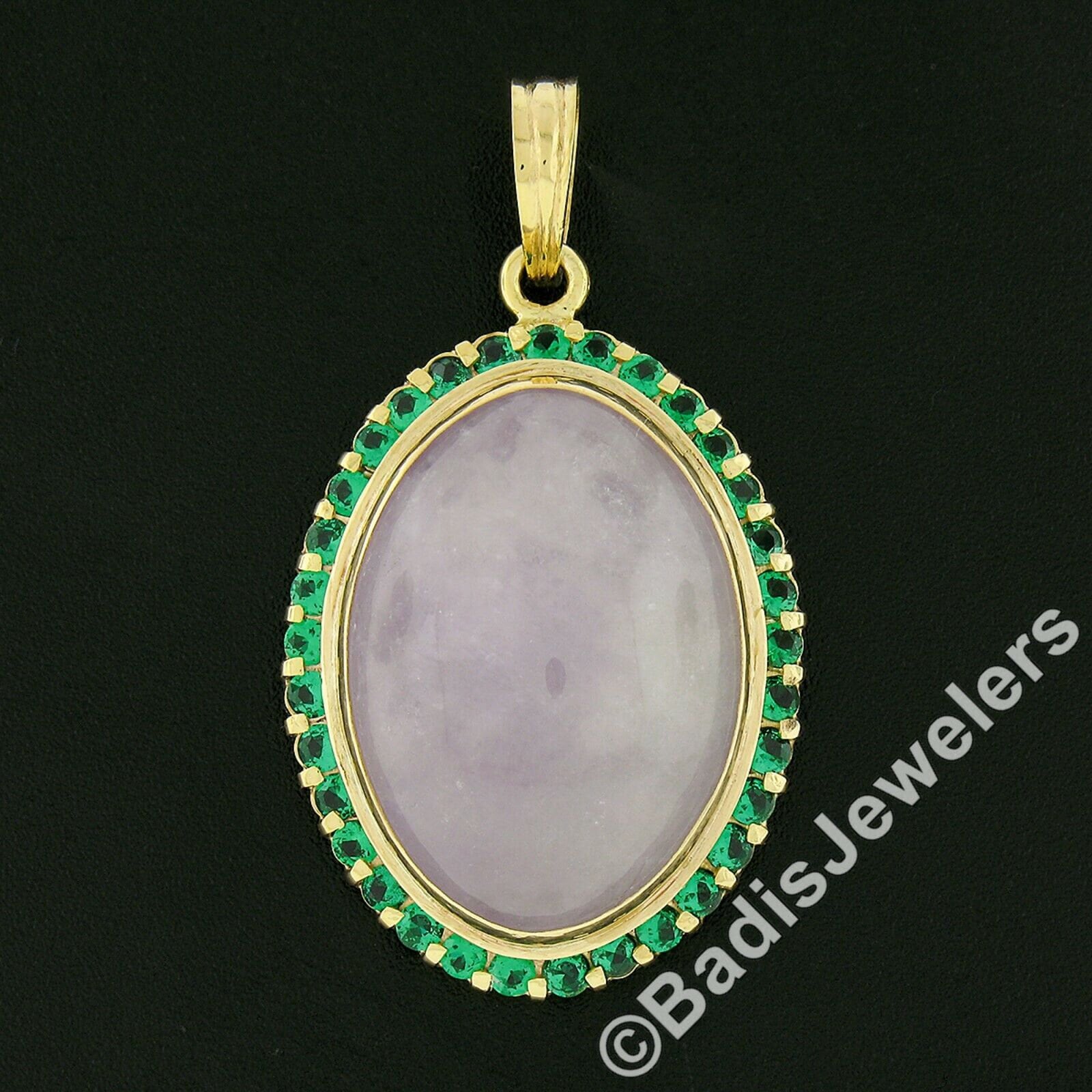 Vintage Elegante 18 K Gelbgold Oval Cabochon Geschnitten Lünette Set Lavendel Jade Mit Runde Brillante Schnitt Prong Grün Stein Rahmen Große Anhänger von BadisJewelers